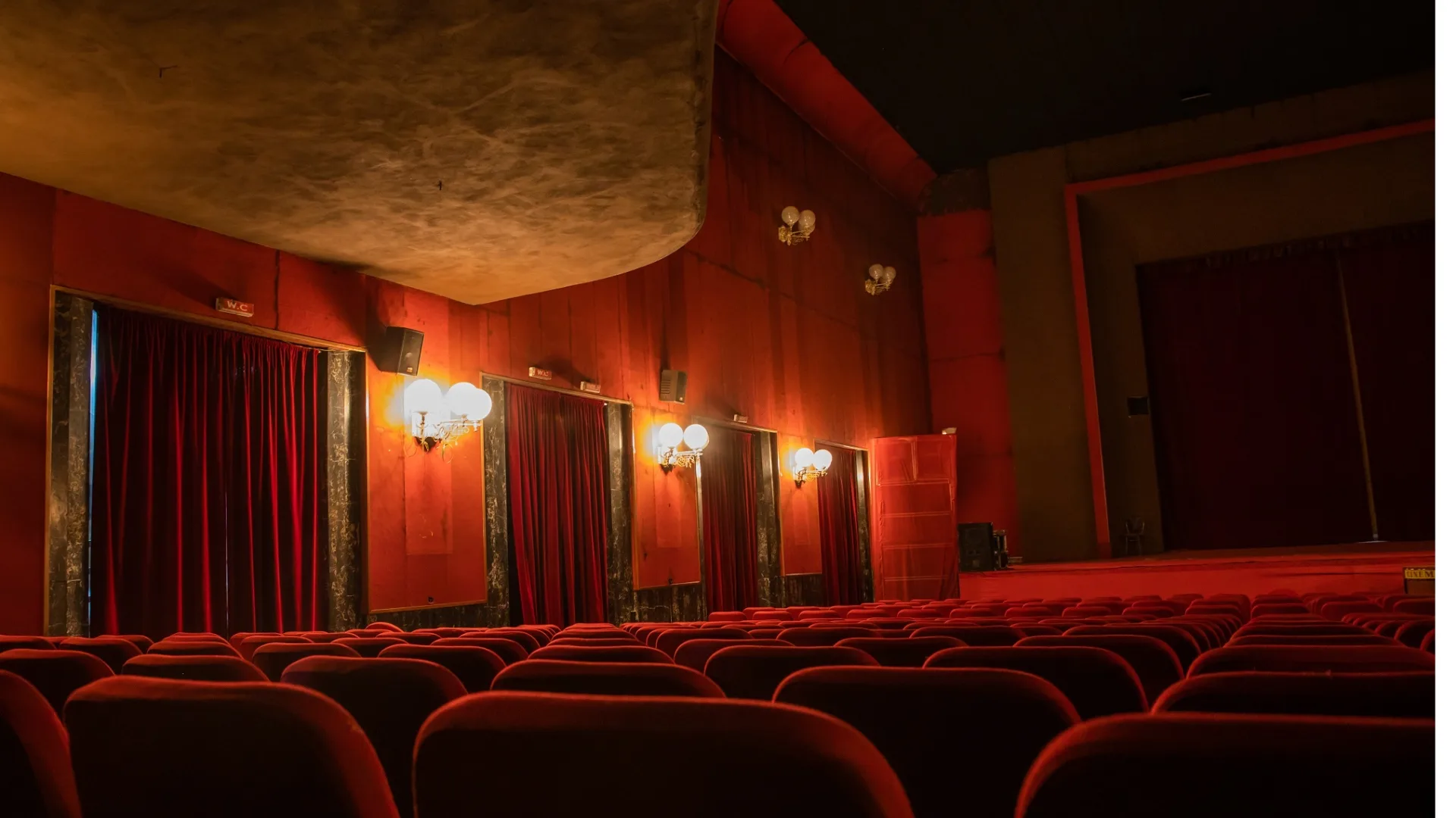 Illustration: Navigating the Evolution of Film Release Windows in Europe: Insights for Media Decision-Makers